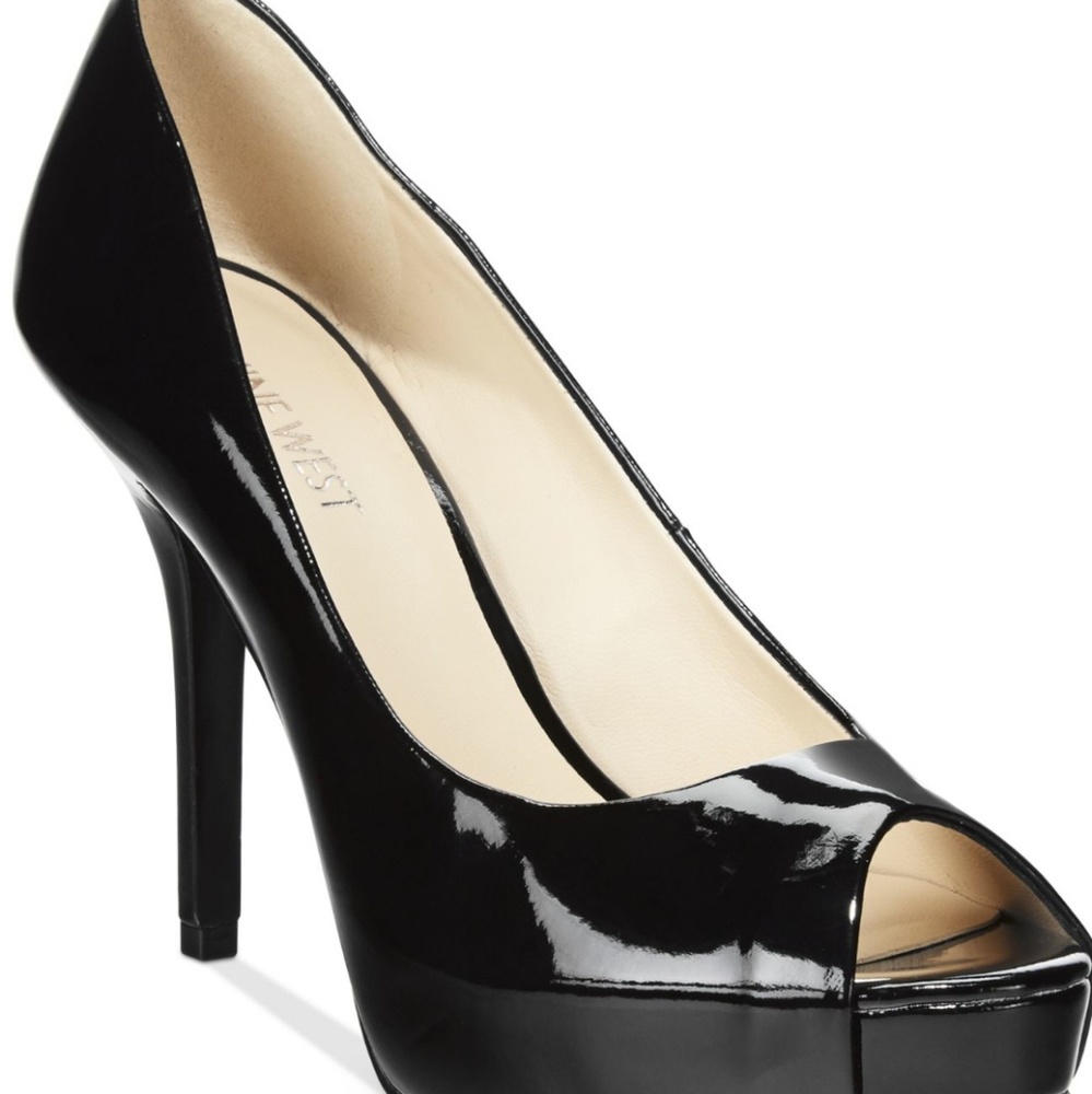 Black pumps heels